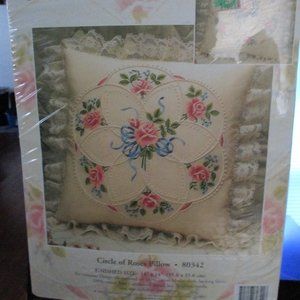 Candamar Designs Inc. "Circle of Roses Pillow" Candlewicking/Embroidery Kit